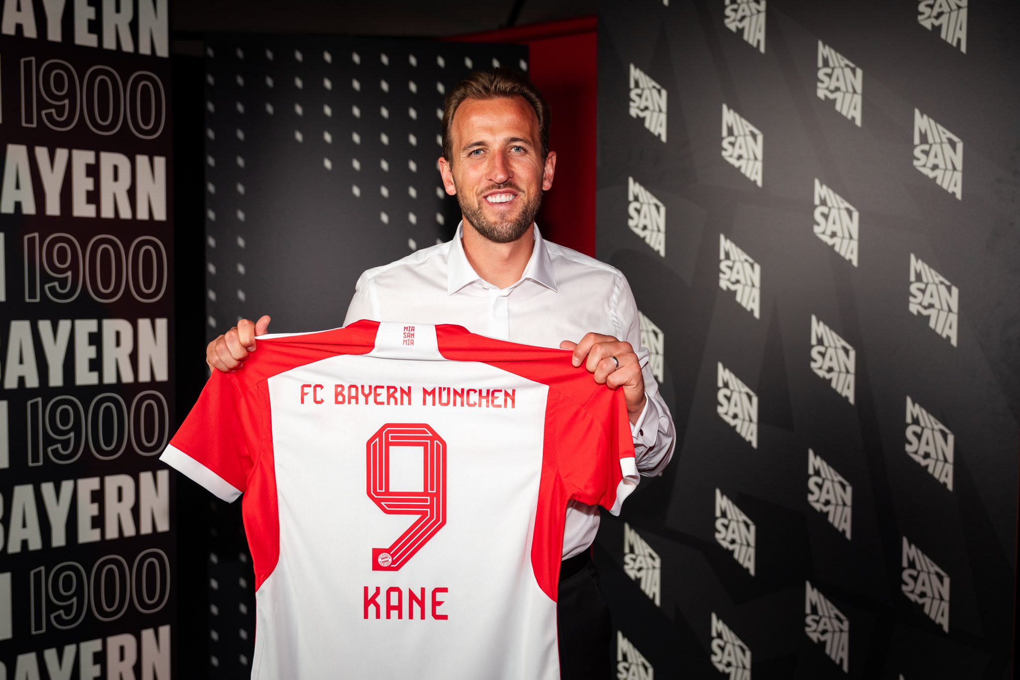 Der Star wird das Trikot Nr. 9 des FC Bayern München tragen