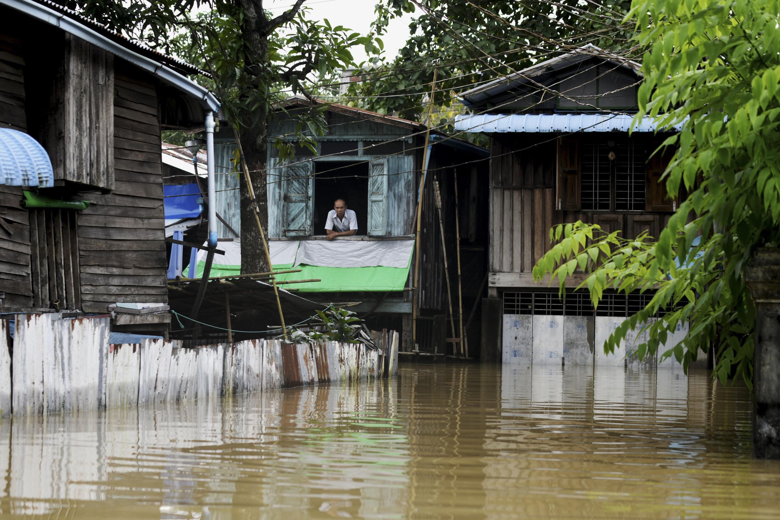 Das myanmarische Wetteramt teilte mit, dass der Bago-Fluss am Samstag um einen Fuß höher gestiegen sei, es werde aber erwartet, dass er in den kommenden Tagen absinke