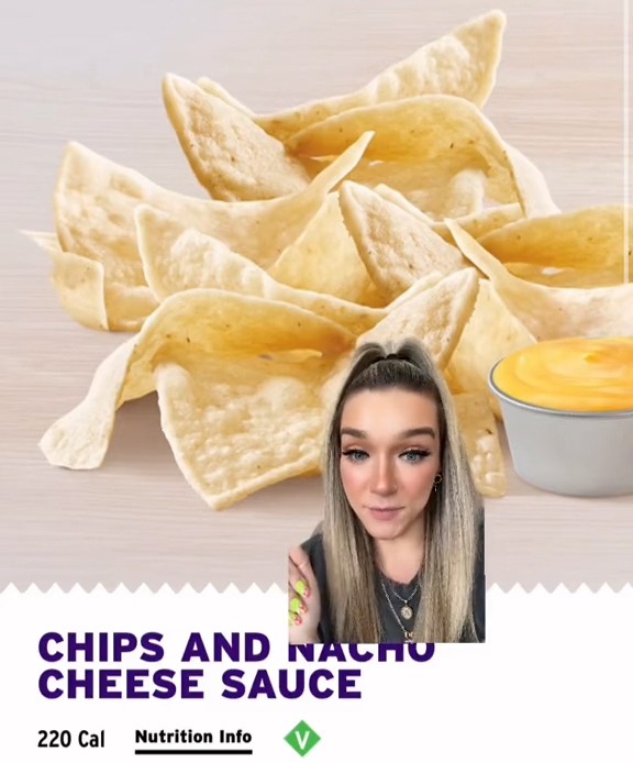 Eines ihrer Lieblingsgerichte sind jetzt zwei weiche Hühnchen-Taco-Supreme und Chips mit Käse