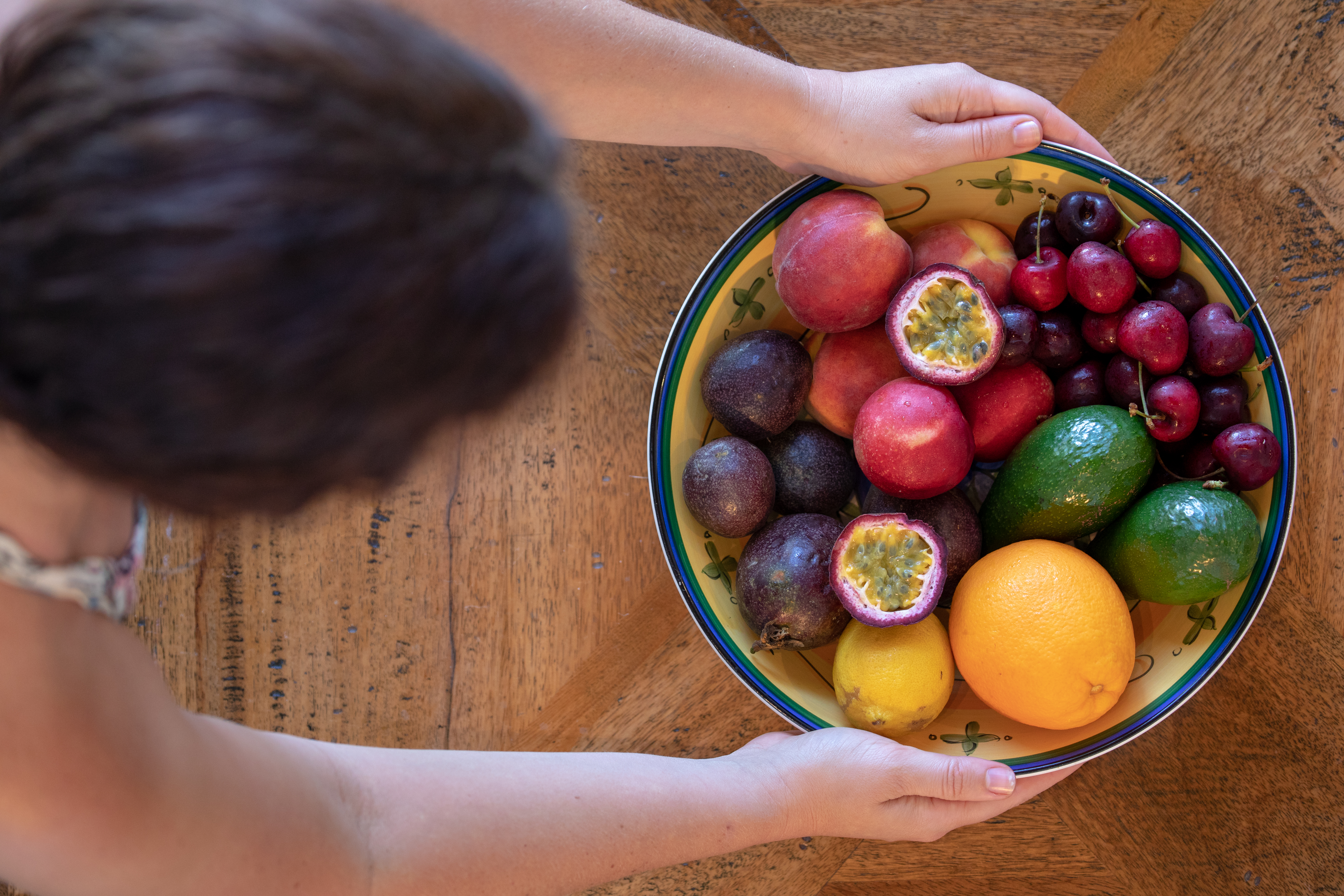 Stellen Sie statt einer Keksdose eine Schüssel mit gesunden Früchten auf die Küchentheke