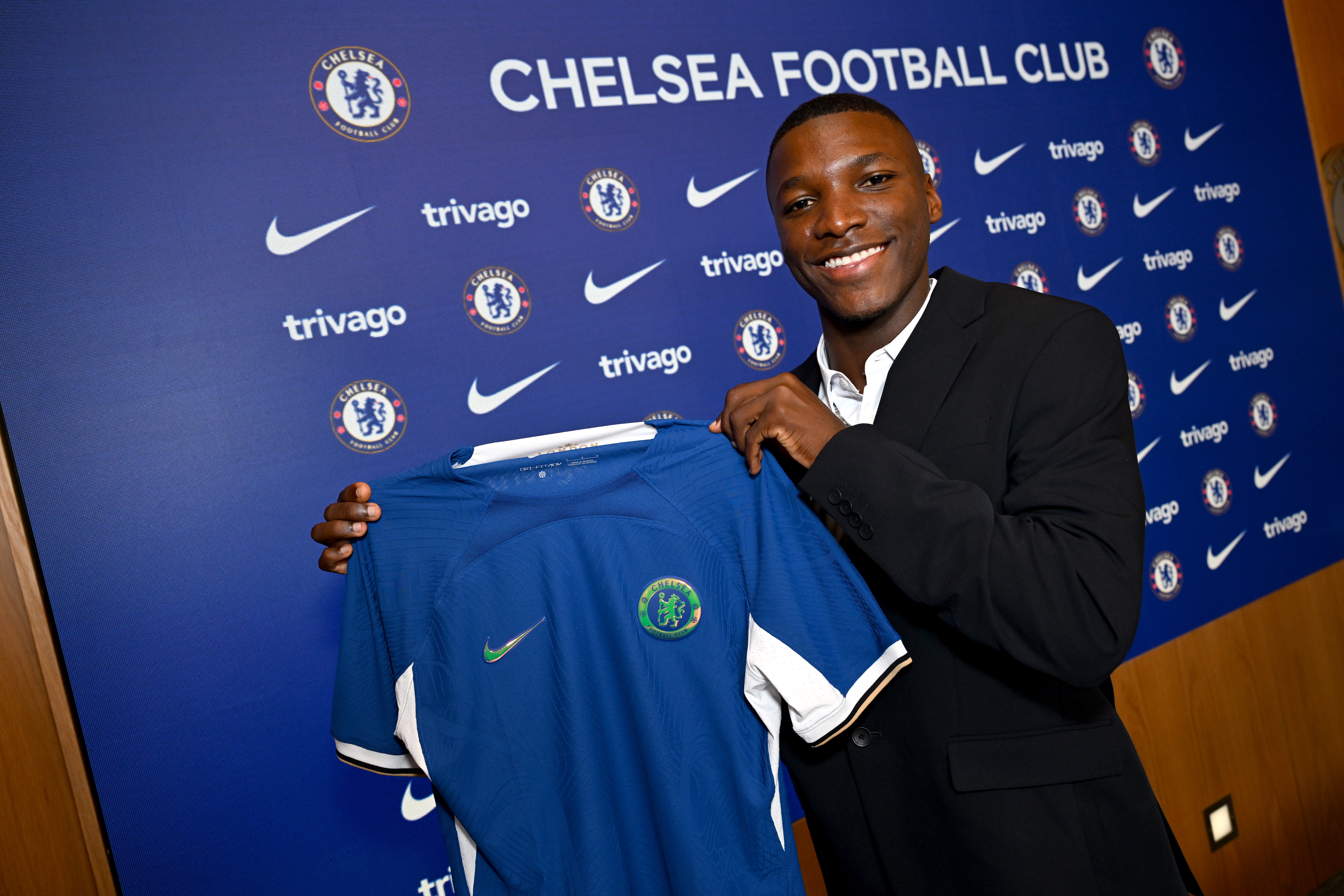 Caicedo hat seinen Wechsel zum FC Chelsea für eine britische Rekordablösesumme vollzogen