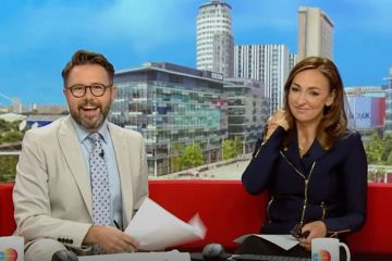Jon Kay von BBC Breakfast beschämt den „verspäteten“ Showmitarbeiter, weil er über die Bildschirme gesprintet ist