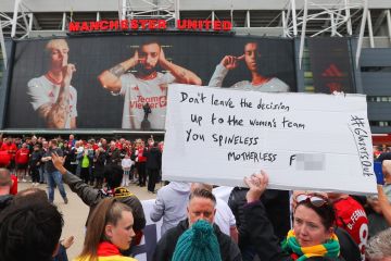 Man Utd-Fans protestieren im ersten Spiel der Saison gegen die Rückkehr von Mason Greenwood