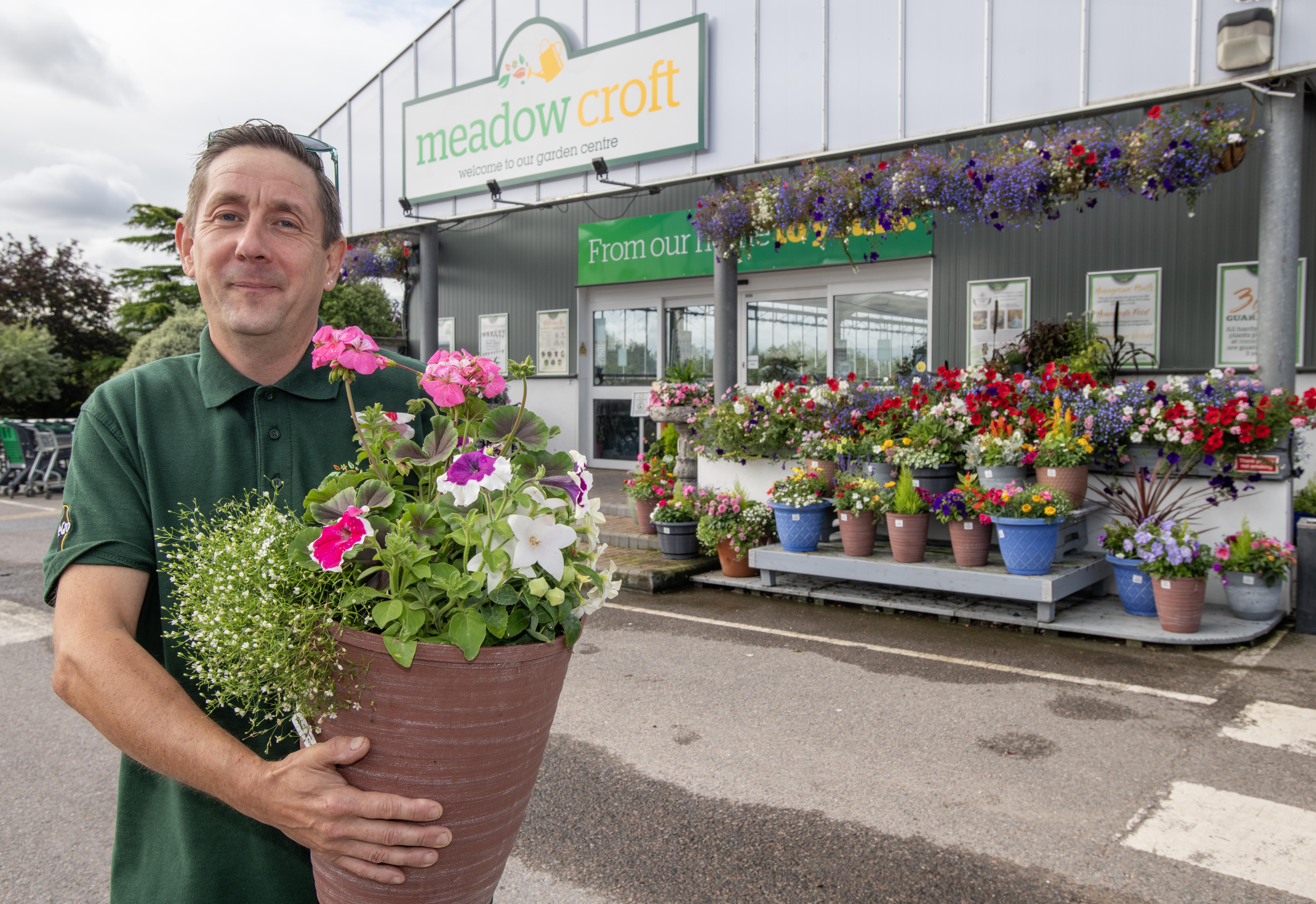 Michael Bosman, Pflanzenassistent bei Meadow Croft, kann es kaum erwarten, dass Kunden den Markt besuchen