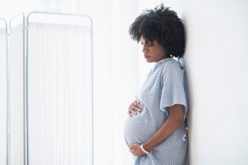 Laut schockierendem Bericht sterben schwarze Frauen viermal häufiger bei der Geburt