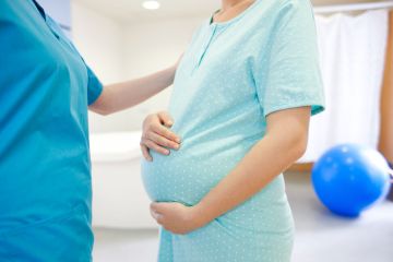 Frauen erhielten im Zuge der Änderung der NHS-Geburtsrichtlinien eine neue Form der Schmerzlinderung