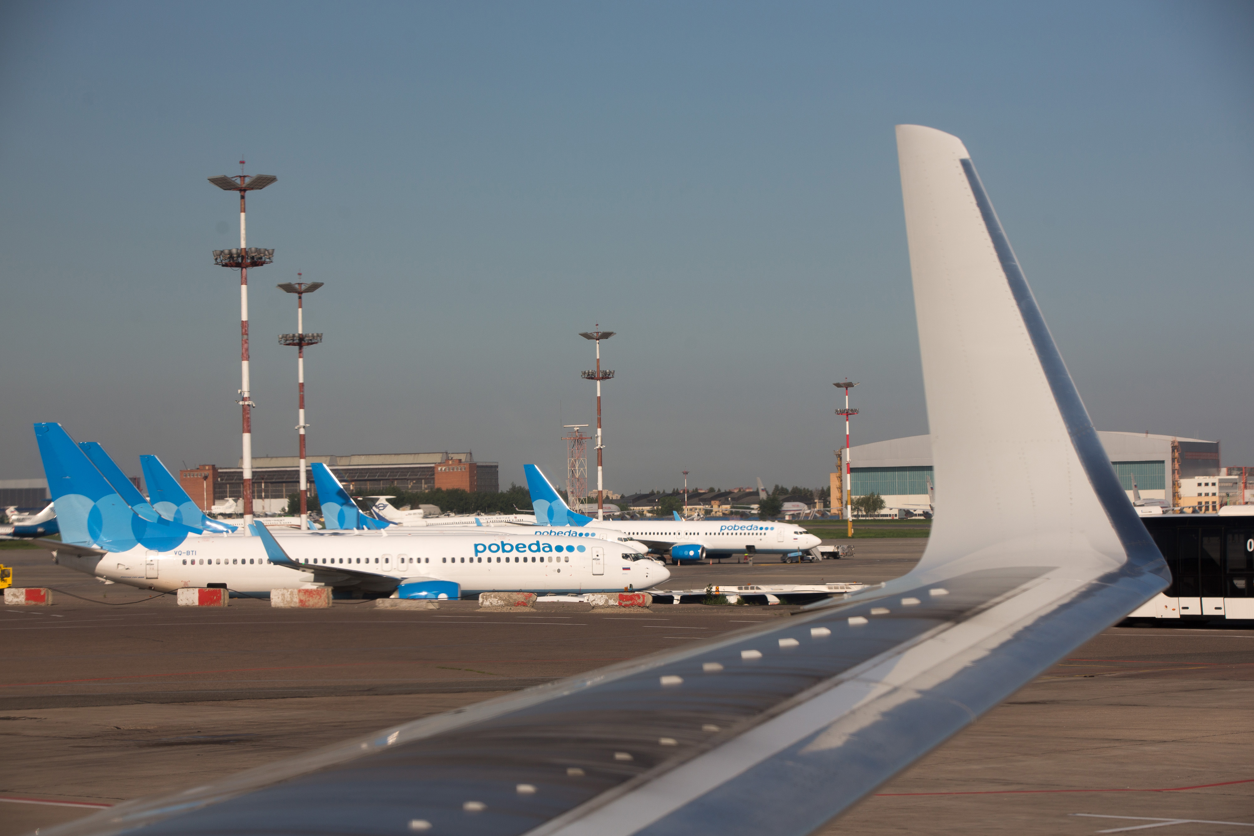 Passagierflugzeuge, die letzten Monat von Pobeda Airlines am internationalen Flughafen Wnukowo betrieben wurden