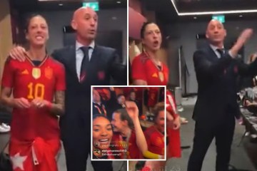 Die spanische Chefin betritt die Umkleidekabine der Frauen und schwört, nach dem Kusssturm die Frau zu heiraten