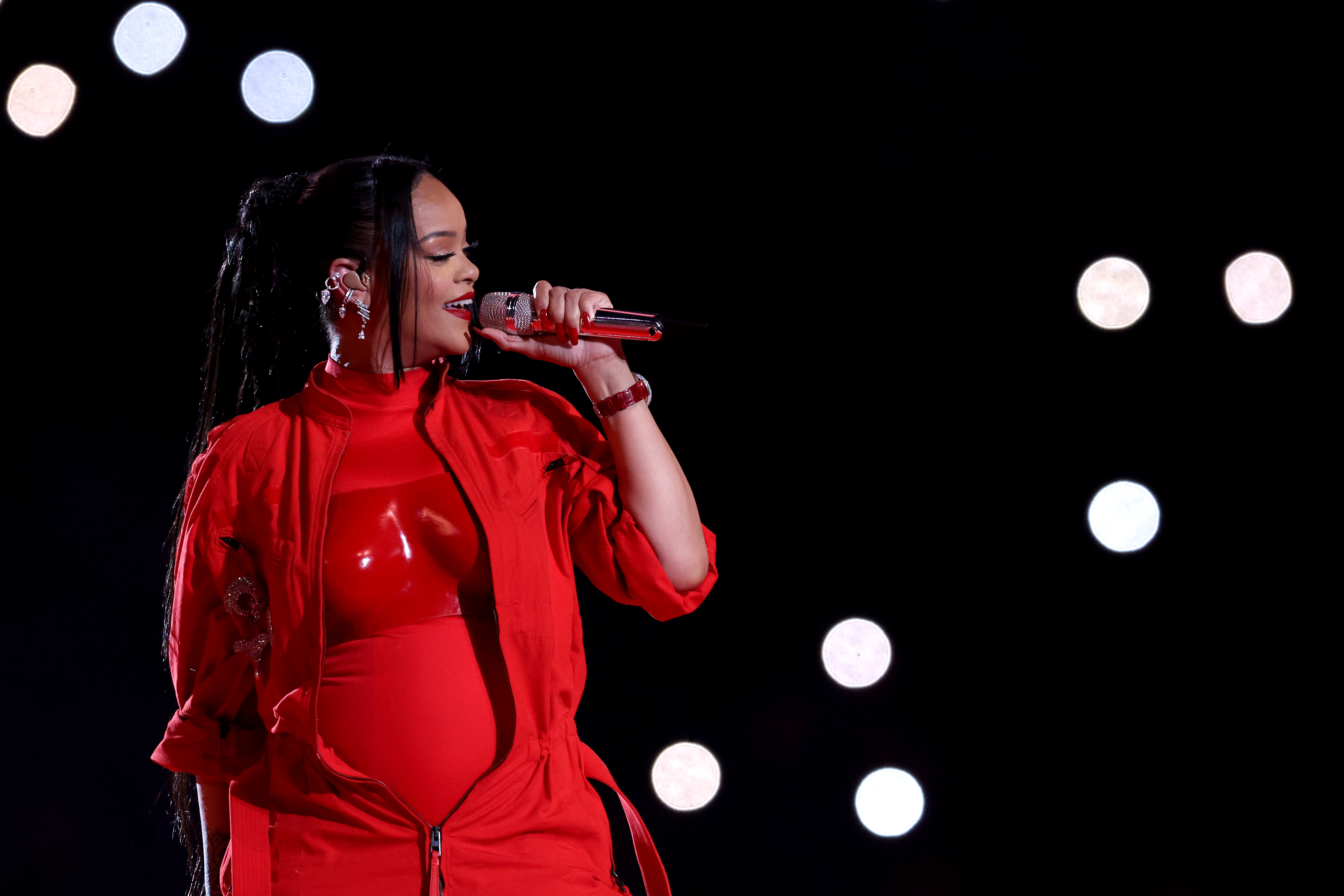 Rihanna gab während ihres NFL-Super-Bowl-Auftritts im Februar bekannt, dass sie ein zweites Kind erwartet