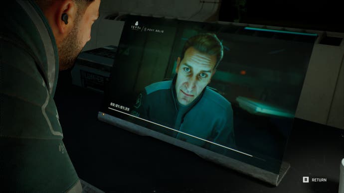 Troy Bakers Charakter Wyatt Taylor hält einen Monolog auf einem Computerbildschirm im Spiel.