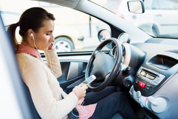 Wie das Fahren mit Kopfhörern zu einer Geldstrafe von 5.000 £ und einem Fahrverbot führen kann