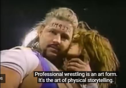 Während seiner WWE-Zeit trug er lange, wallende Locken