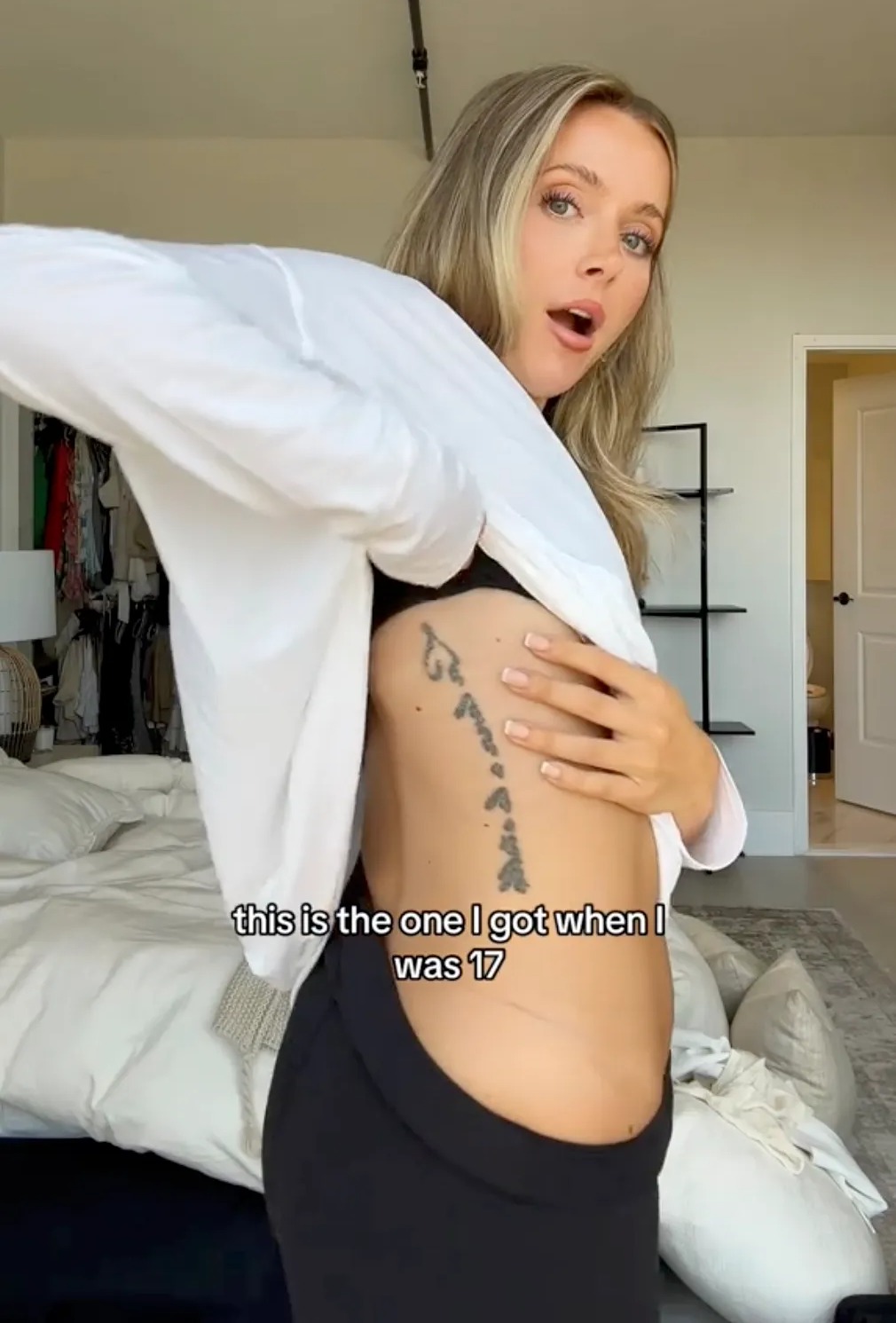 Sie bot eine Videotour durch die drei Tattoos an, die sie sich seit ihrem 17. Lebensjahr stechen ließ