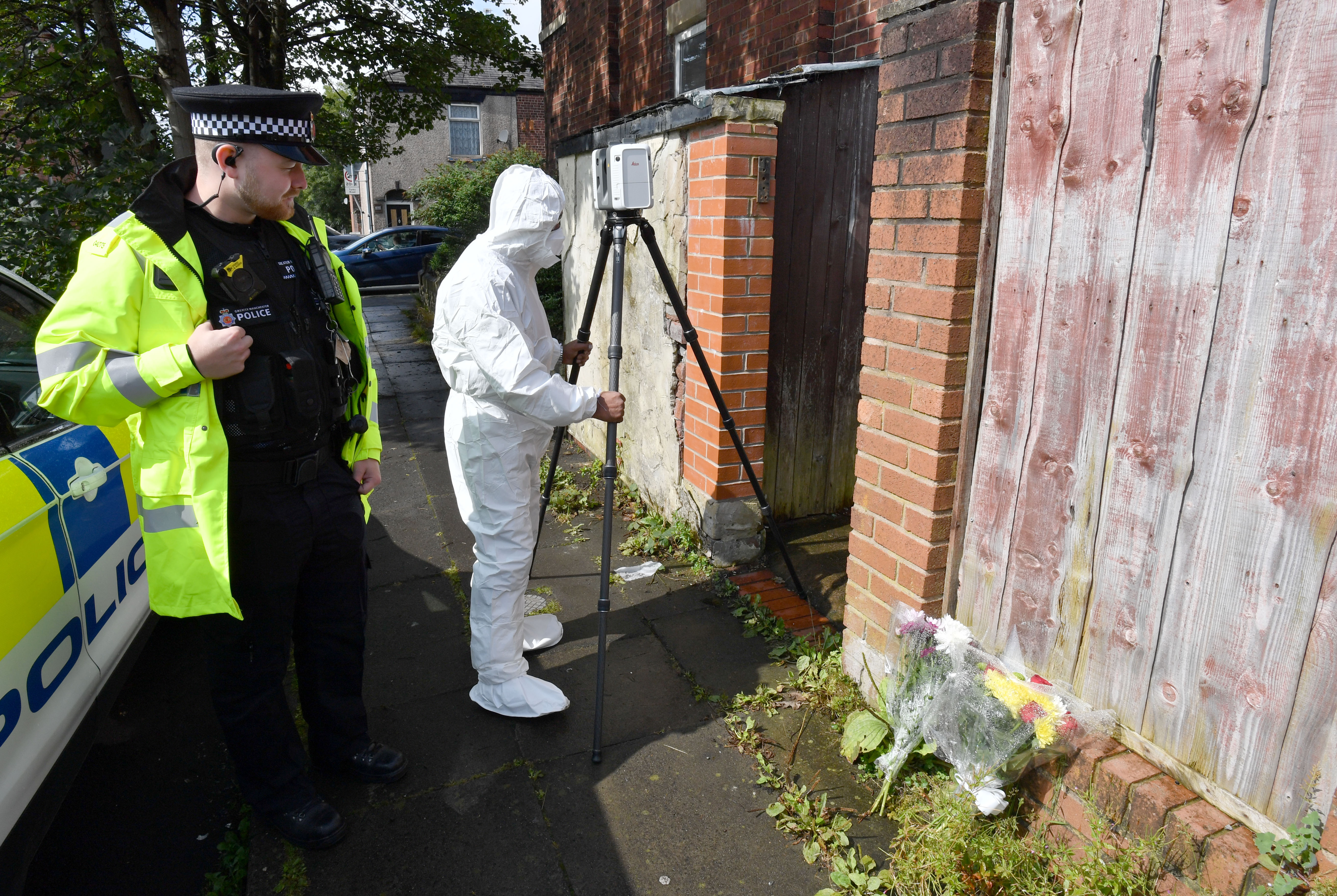 Die Polizei hat den Tatort in Radcliffe in Bury inspiziert