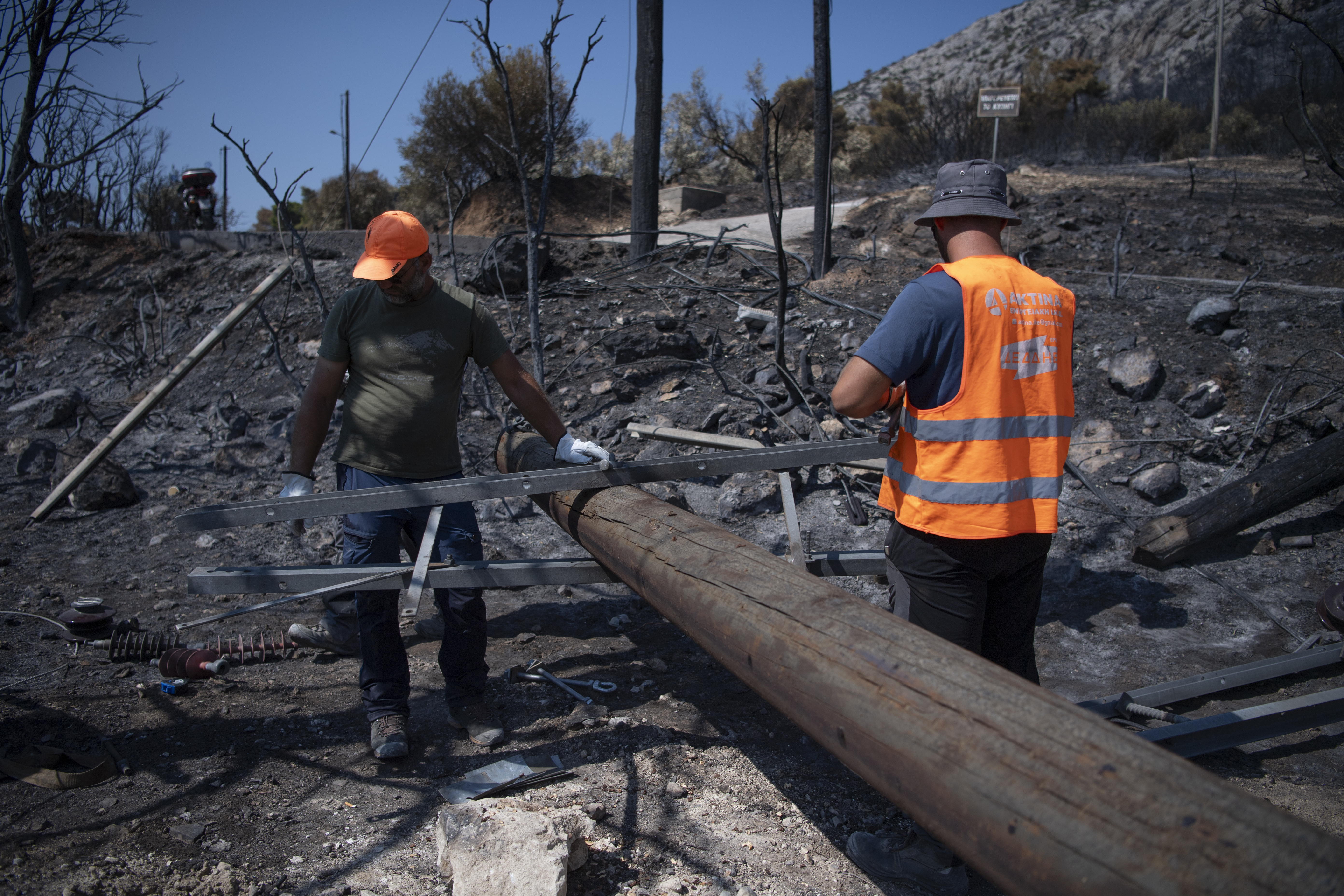 Die verheerenden Folgen des Brandes im Athener Vorort Fyli