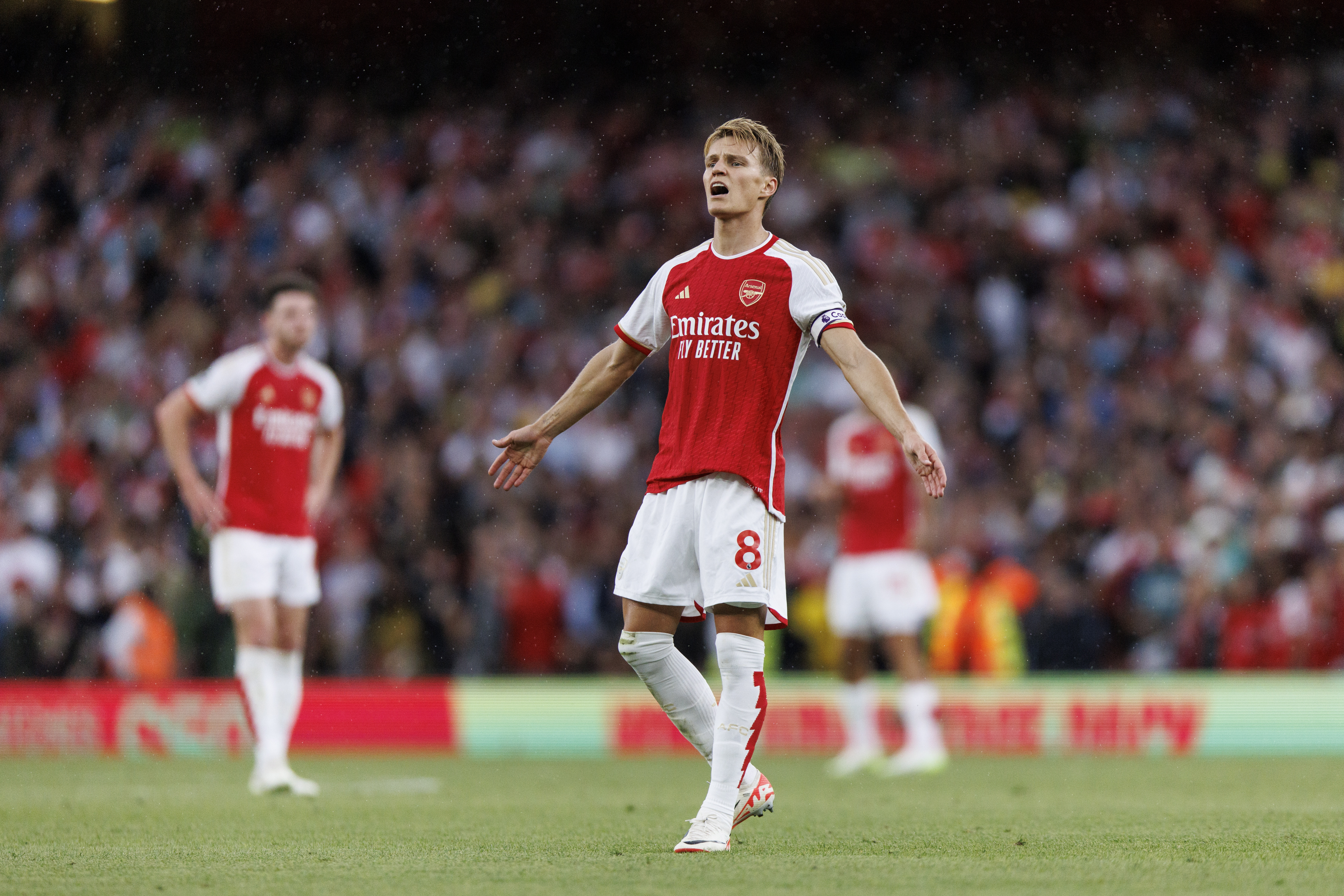 Arsenal verspielte in der zweiten Halbzeit einen 2:1-Vorsprung, nachdem er einen 0:1-Rückstand aufgeholt hatte