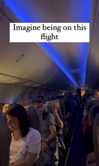 Frustrierte Passagiere wurden mit einem Schauspiel aus hellen, blinkenden Lichtern verwöhnt