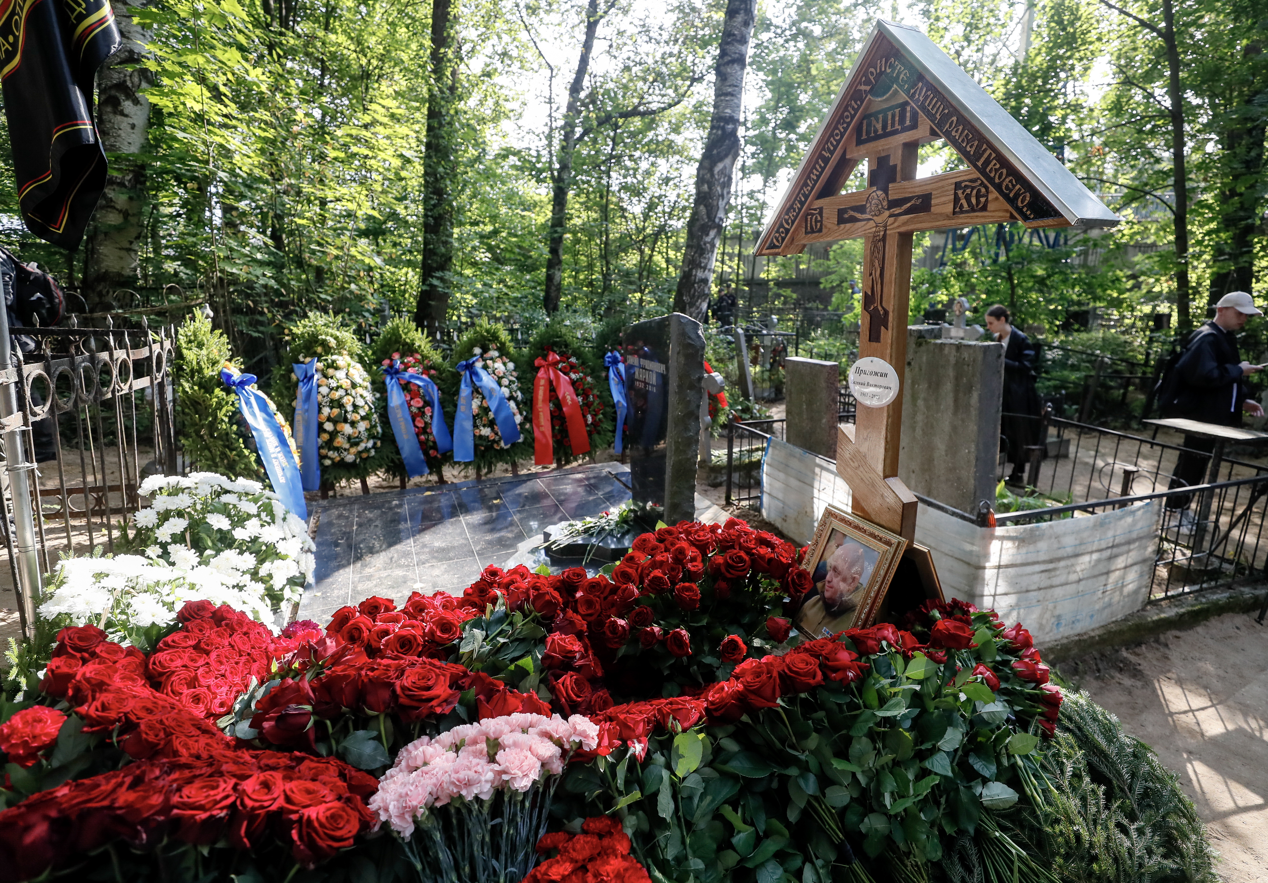 Der gescheiterte Putschistenführer wurde nach einer kleinen Zeremonie neben seinem Vater beigesetzt