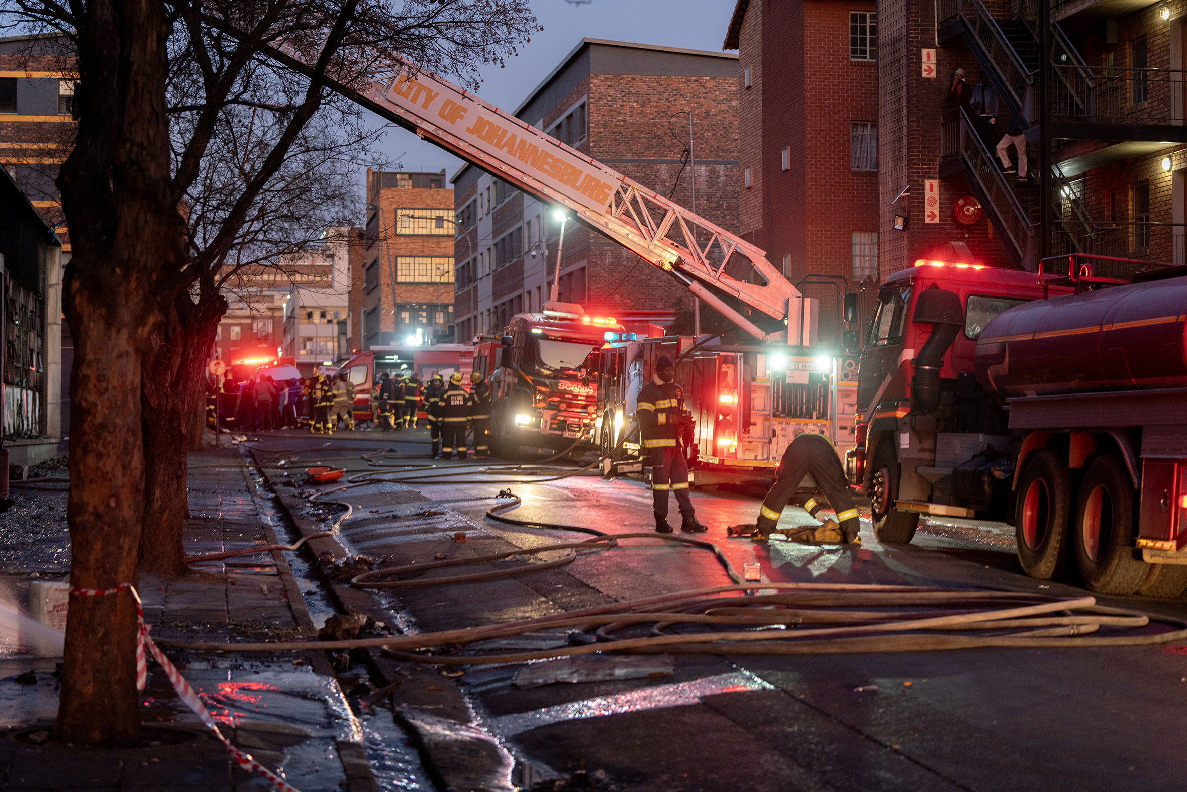 Bei dem Brand kamen mindestens 58 Menschen ums Leben und Dutzende weitere wurden verletzt