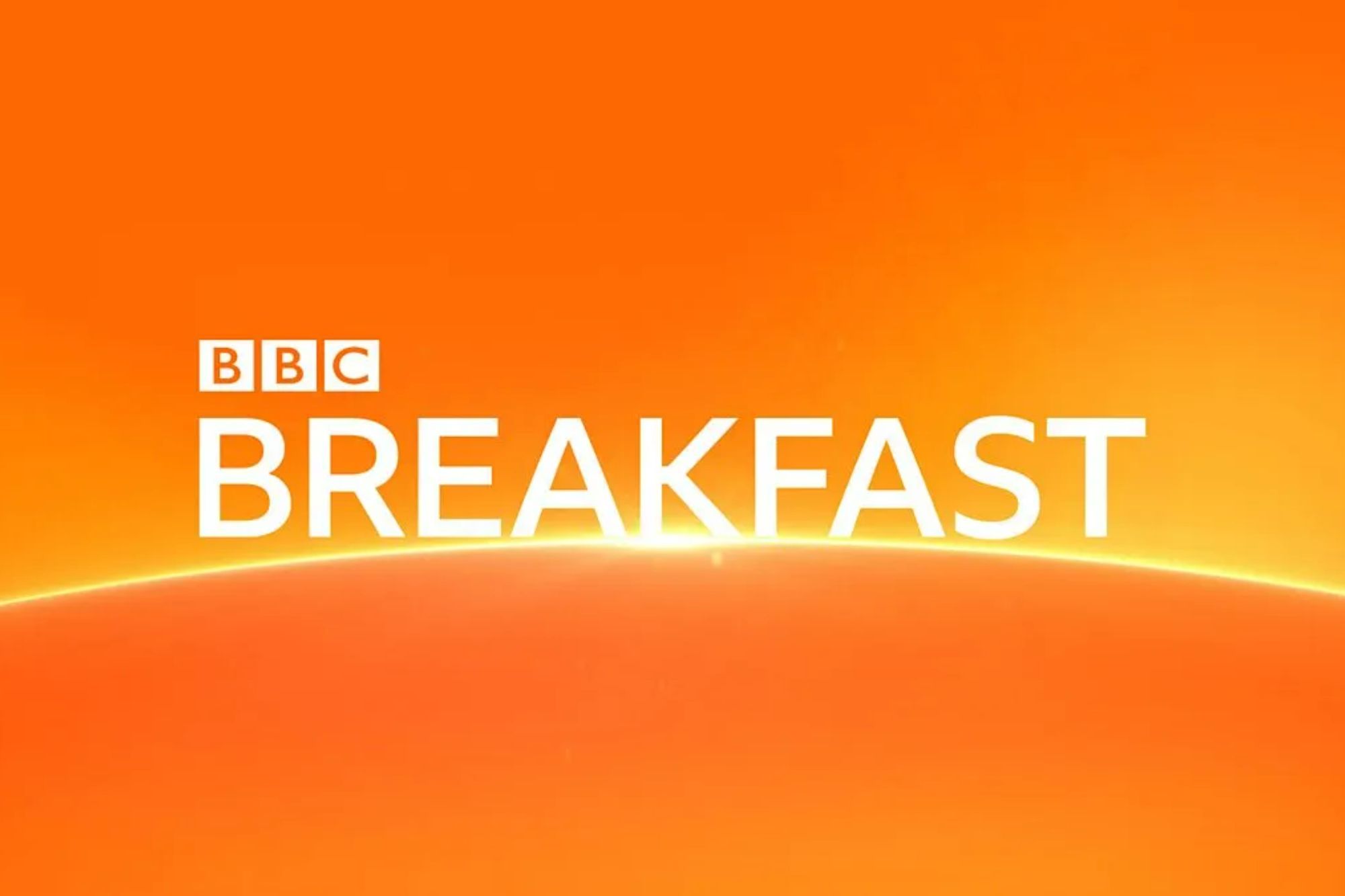 Der BBC-Frühstücksstar bringt ein Kind zur Welt und teilt einen entzückenden Schnappschuss aus dem Krankenhausbett 