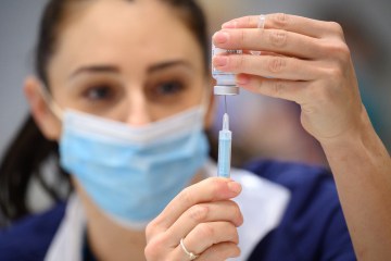 Eine Krebsimpfung, die die Behandlungszeiten um 75 % verkürzen kann, soll beim NHS eingeführt werden 