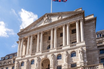 Großbritannien steuert auf eine Rezession zu, da die Wirtschaft stärker als erwartet schrumpft