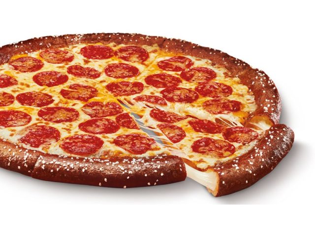 Gefüllte Pizza mit Brezelkruste von Little Caesars