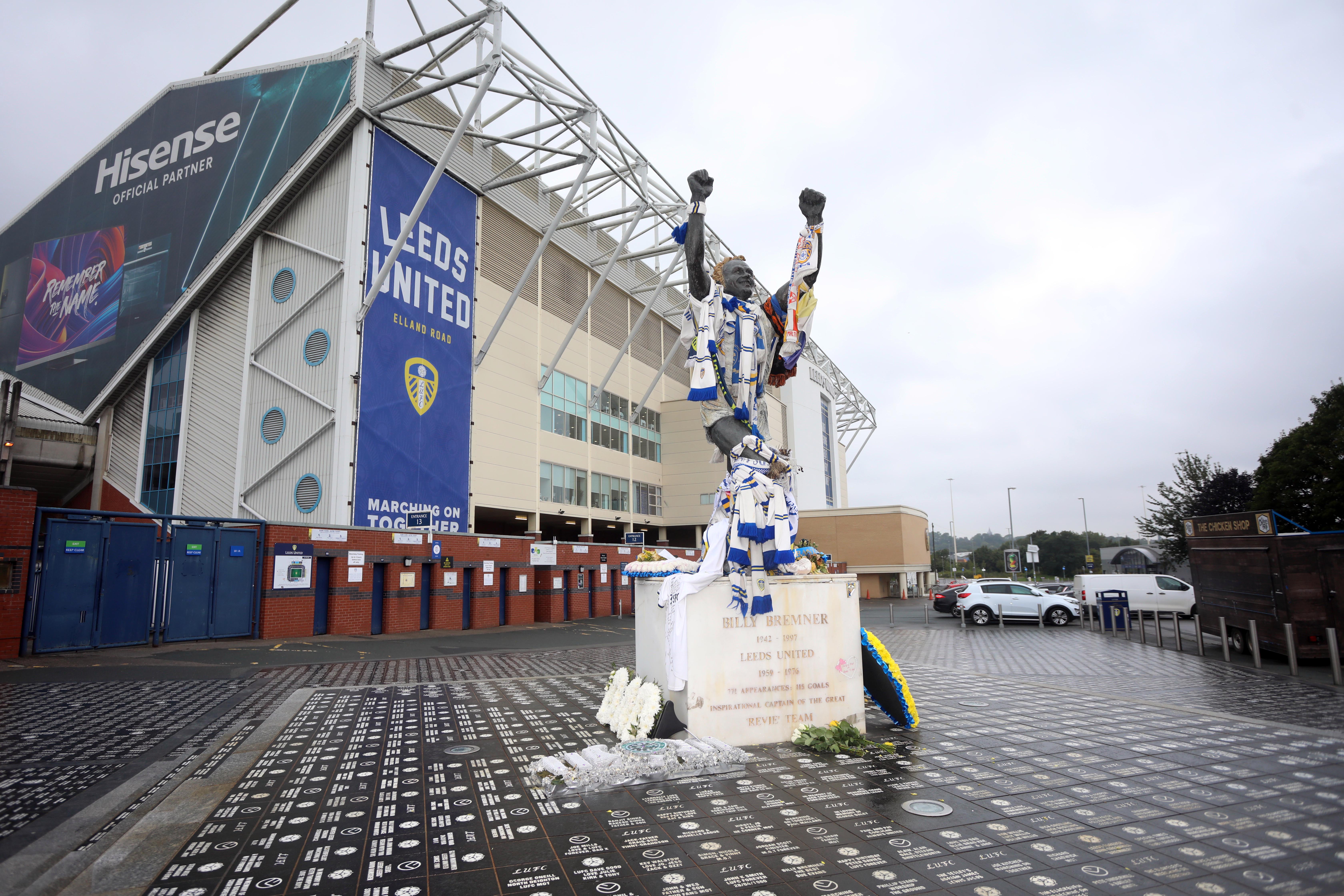 Die Elland Road von Leeds United und die berühmte Statue der Fußballlegende Billy Bremner