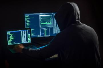 Hacker, die eine Firma angreifen, die Polizeiausweise herstellt, von denen angenommen wird, dass sie sich im Ausland befinden
