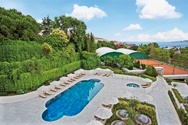 Das Conrad Istanbul Bosphorus Hotel bietet sowohl eine tolle Aussicht als auch eine fabelhafte Lage