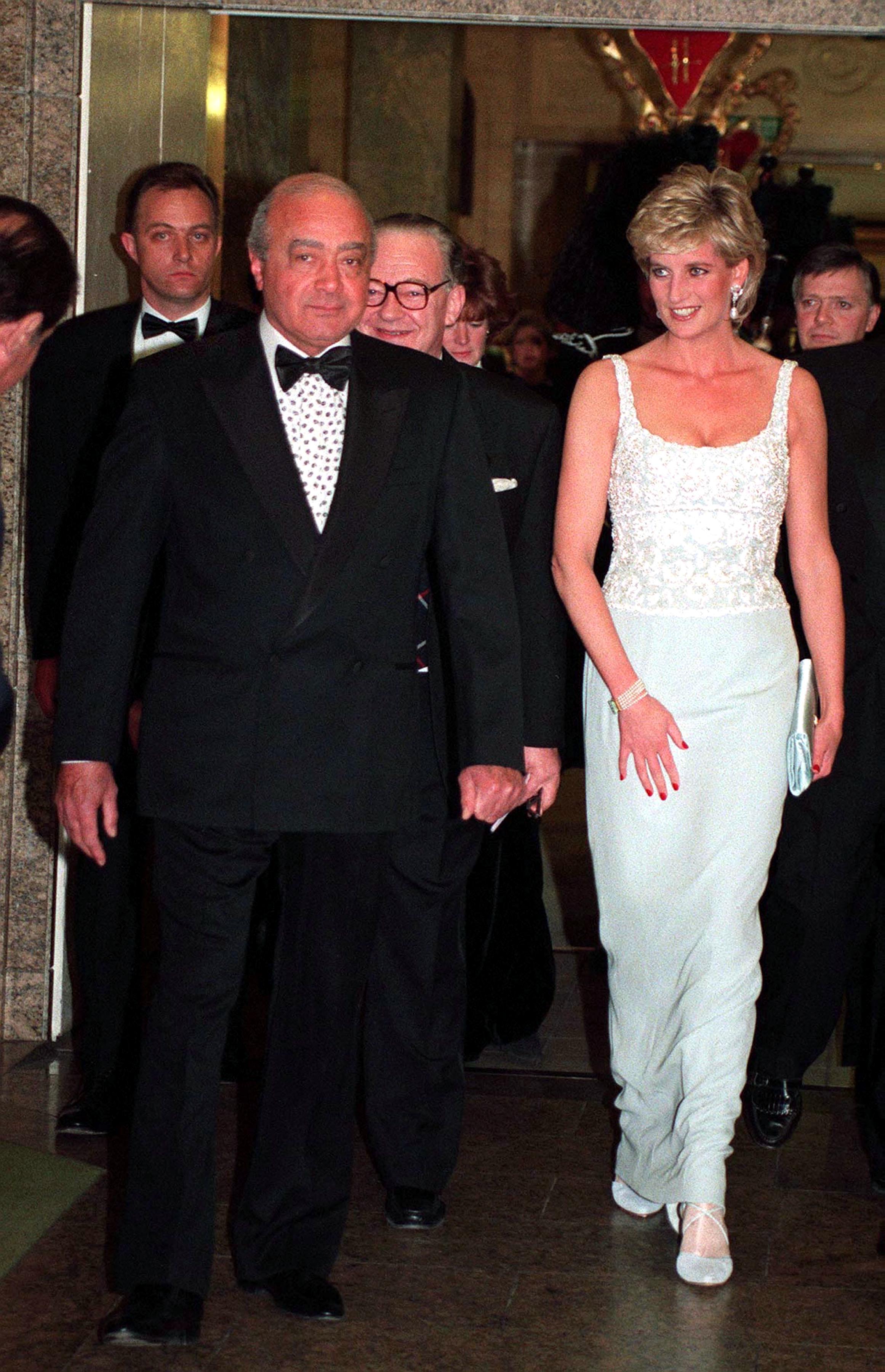 Nach dem Tod ihrer geliebten Söhne Dodi und Diana im Jahr 1997 war Fayed von Trauer erfüllt