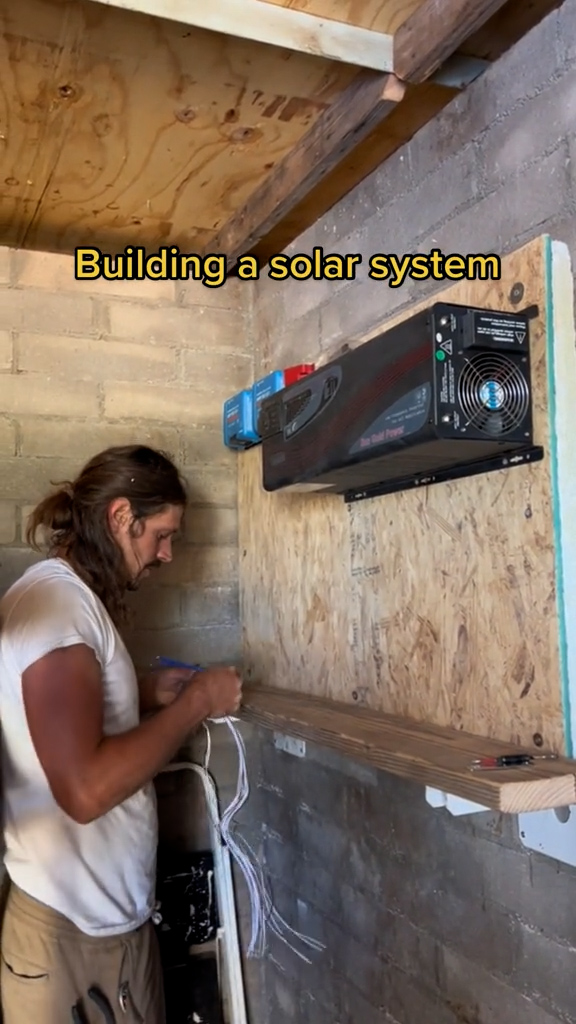Zur Energiegewinnung bauten sie eine solarbetriebene Anlage