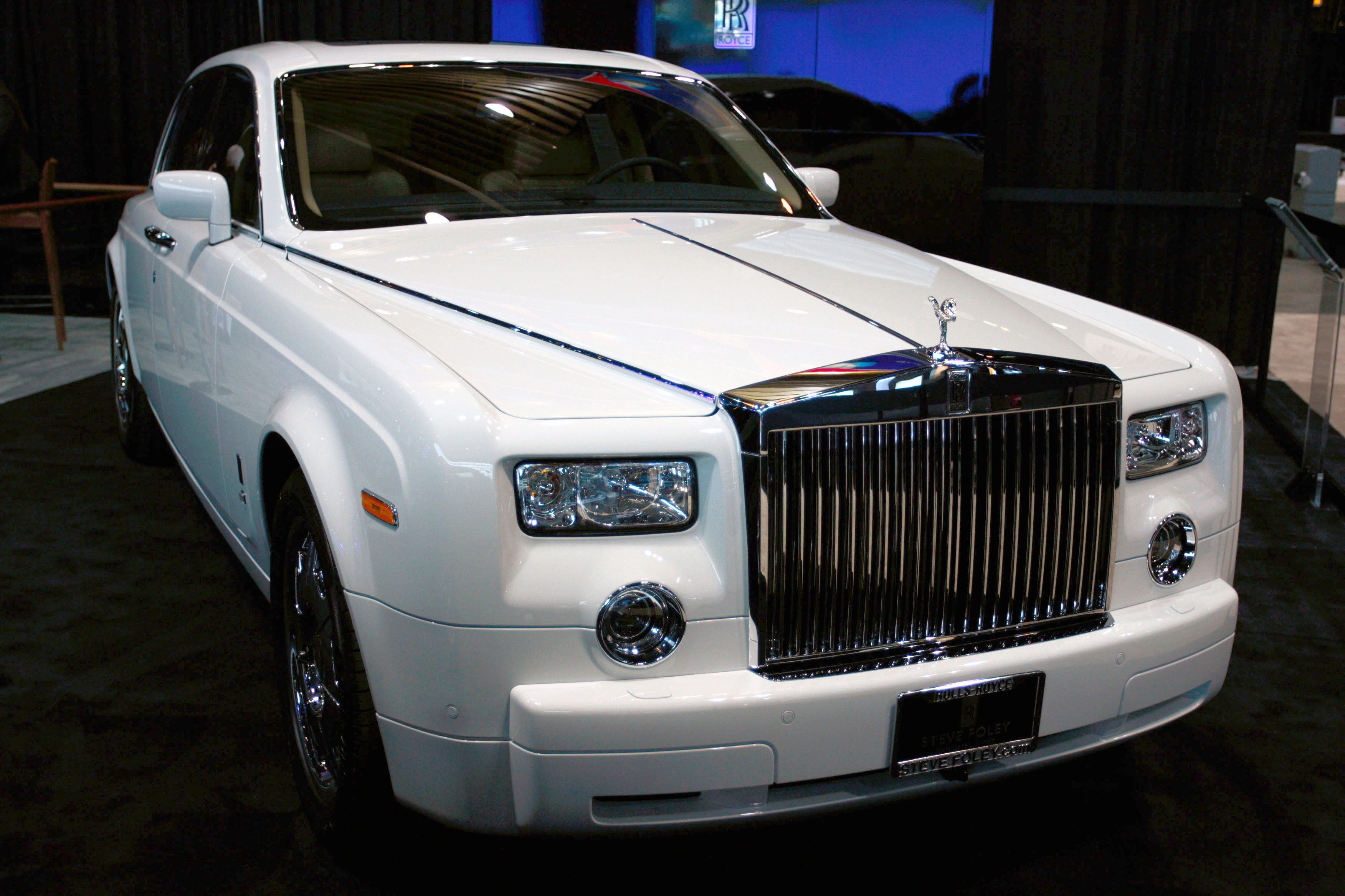 Der Betrüger erzählte seinem Freund, dass er eine 10,5 Millionen Pfund teure Villa und einen 380.000 Pfund teuren Rolls-Royce besitze