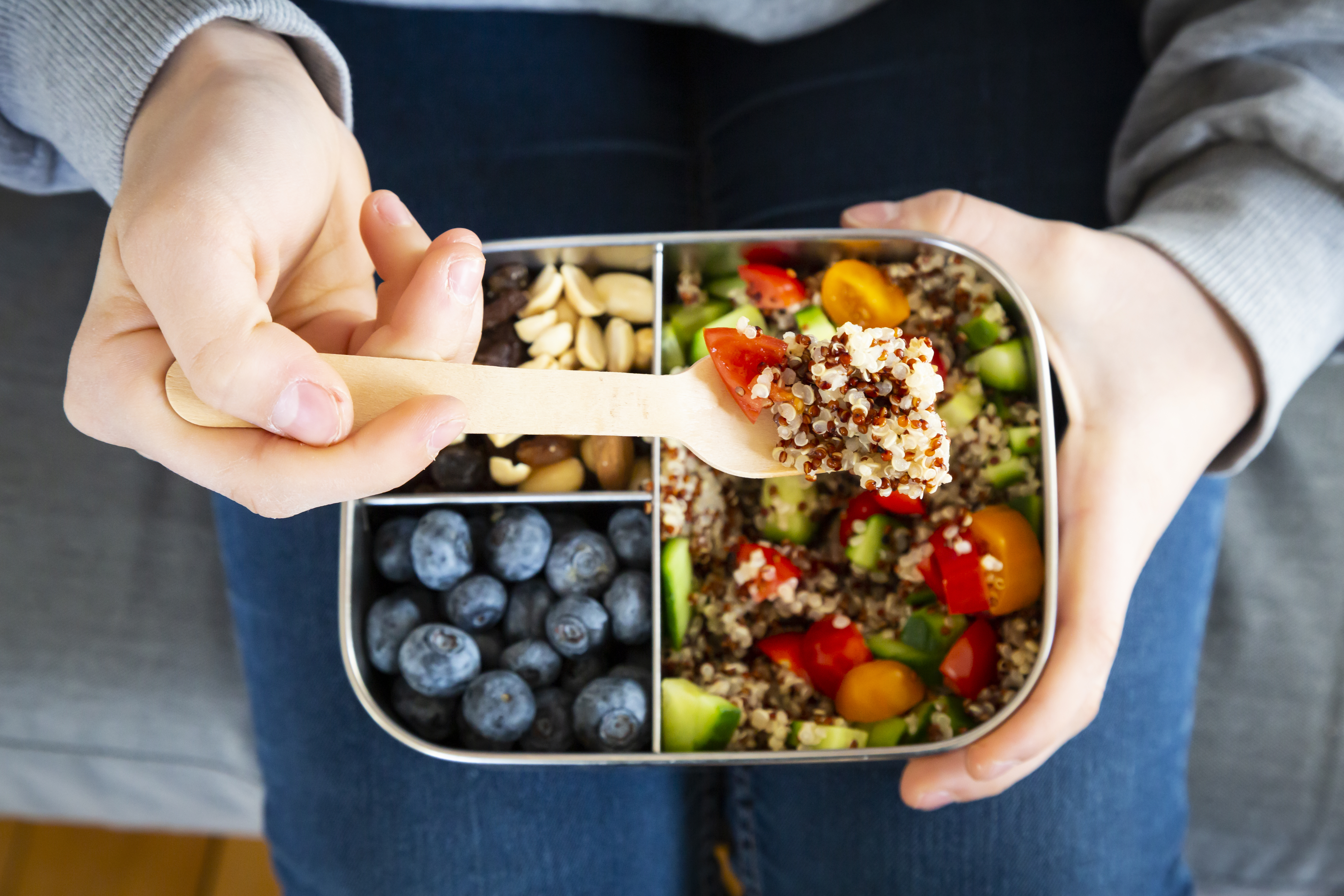 Lunch boxes should include at least one portion of fruit and one portion of vegetables for fibre and hydration.