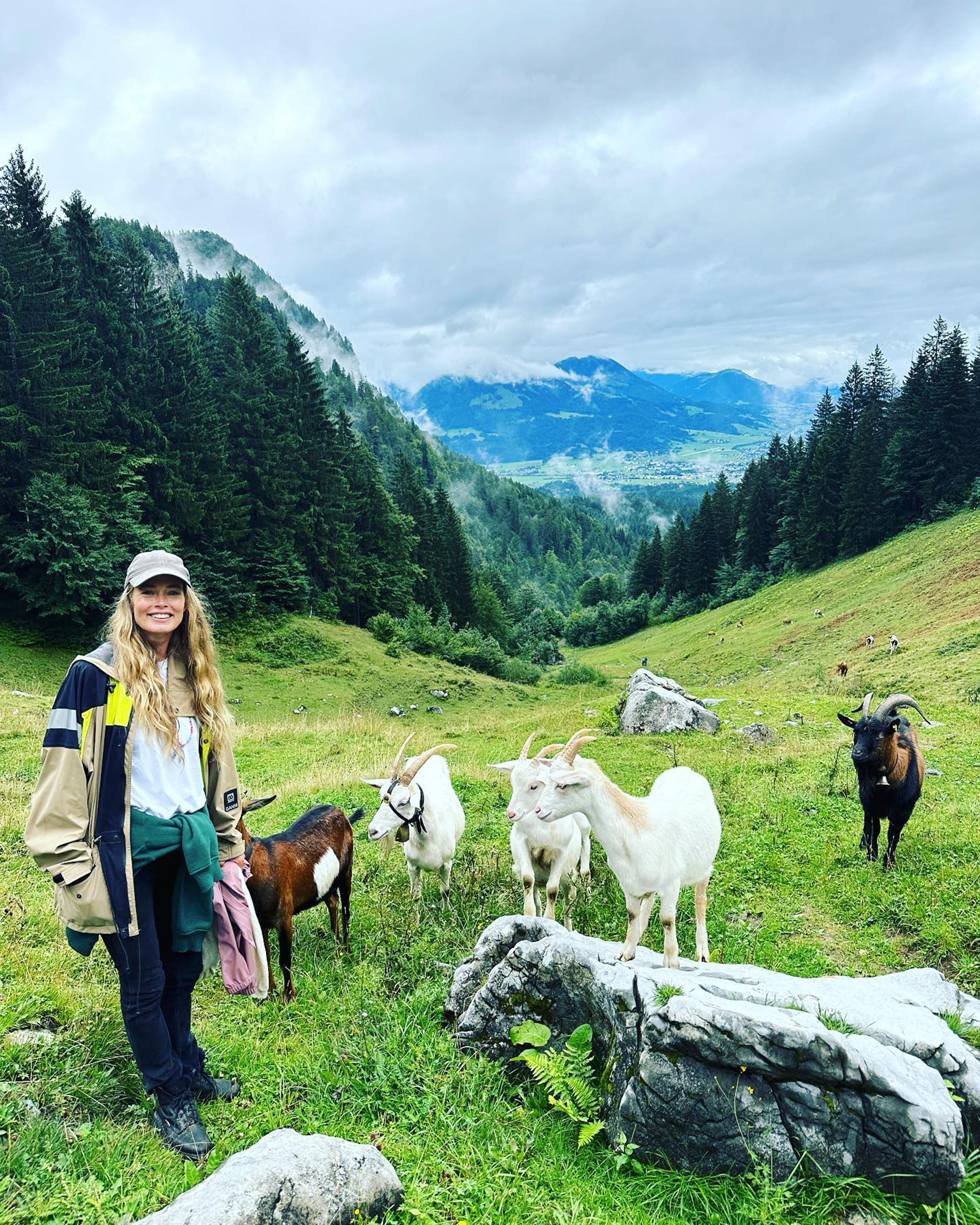Sie wanderte zwischen wilden Bergziegen in den österreichischen Alpen