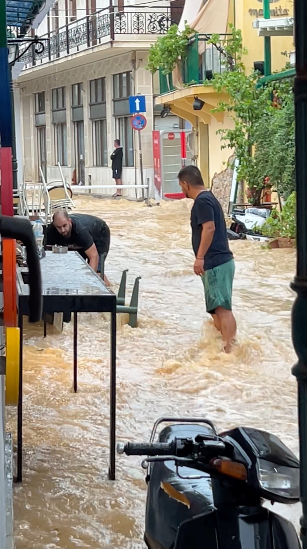 Straßen im beliebten Ferienort wurden überschwemmt
