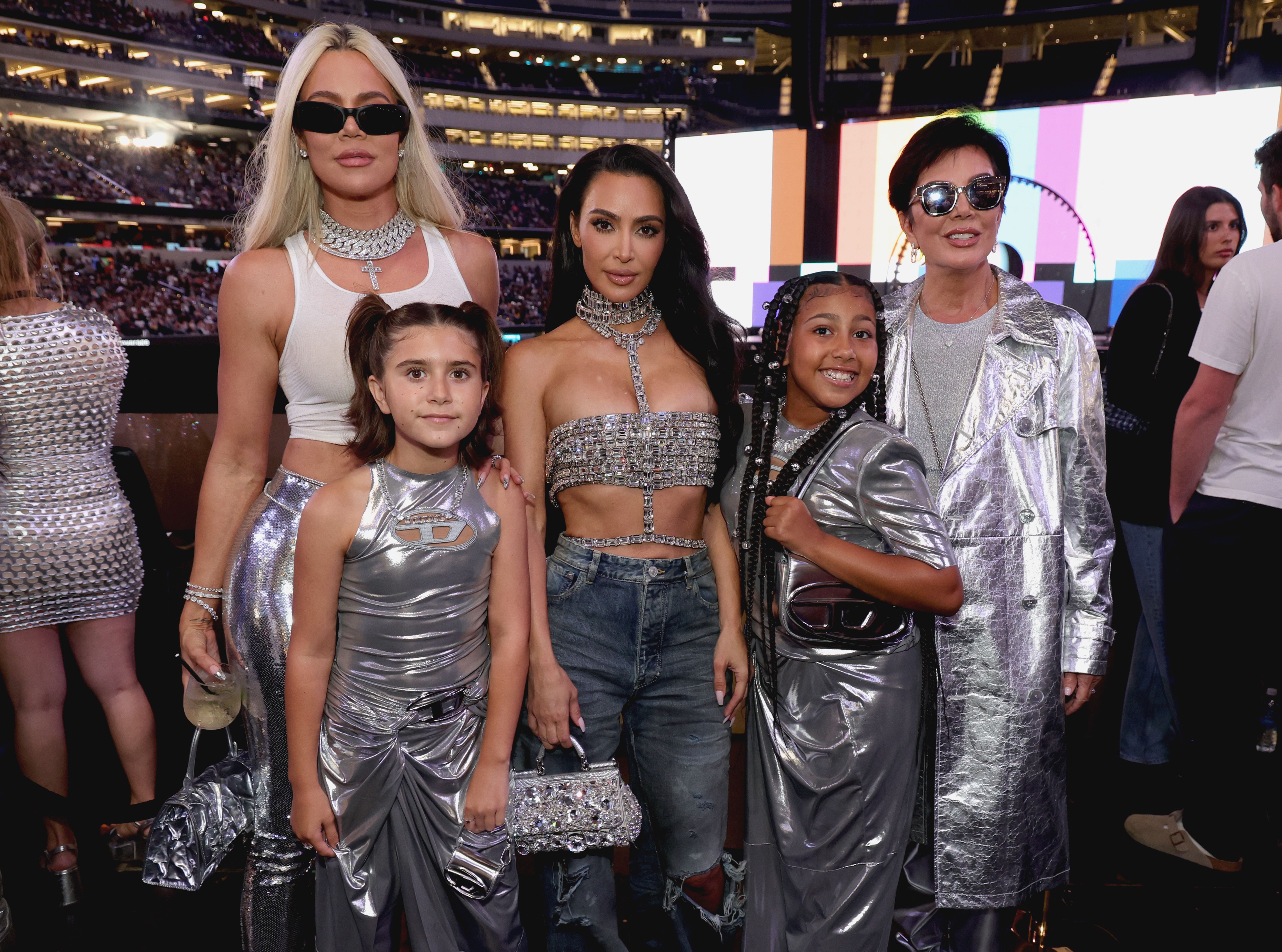 Kim und die Familie Kardashian kamen zu Beyonces Geburtstagsshow