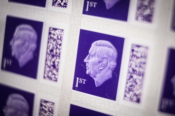 Royal Mail gibt den genauen Betrag bekannt, um den der Preis für erstklassige Briefmarken in WOCHEN steigen wird