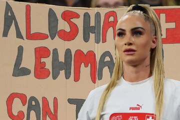 Alisha Lehmann bekommt bei der Frauen-Fußball-Weltmeisterschaft eine freche Bitte eines Fans