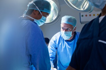 Chirurgisches Werkzeug „in der Größe eines Esstellers“ blieb 18 Monate lang im Bauch einer Frau 
