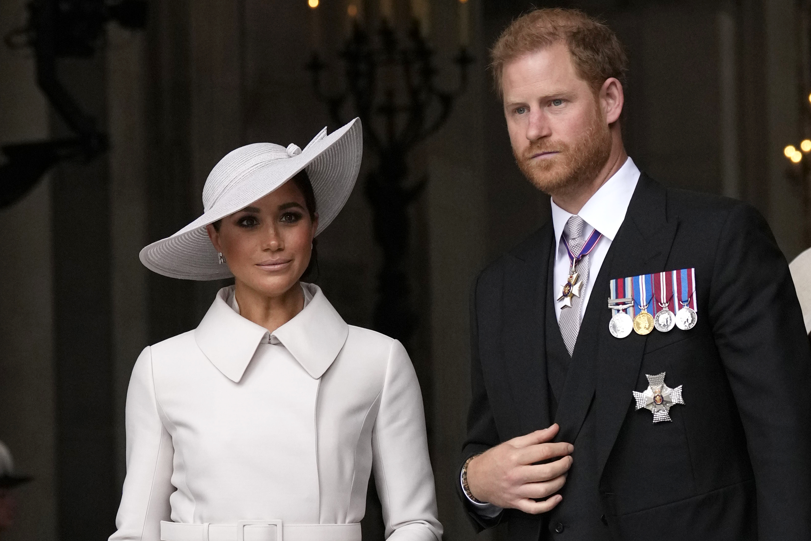 Harry und Meghan zogen 2020 in die USA, nachdem sie von ihren königlichen Pflichten zurückgetreten waren