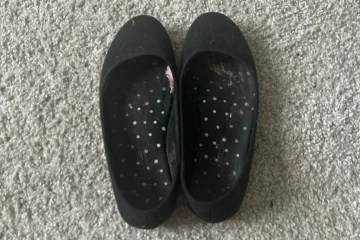 Meine Tochter wurde in der Schule gezwungen, kleine Schuhe zu tragen – jetzt hat sie Qualen
