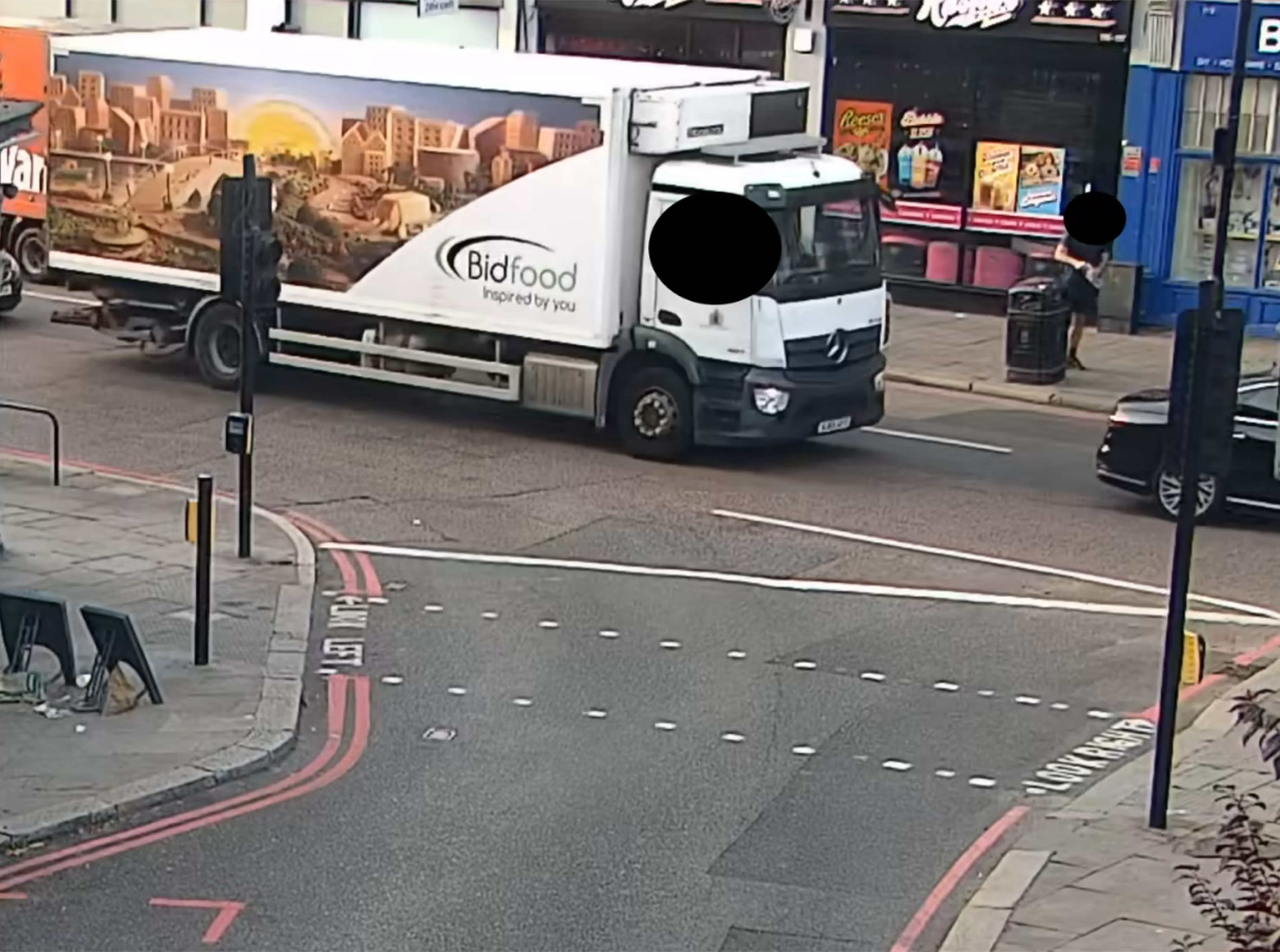 Die Polizei veröffentlichte ein Video des Lebensmittellieferwagens auf dem Weg zum HMP Wandsworth im Südwesten Londons