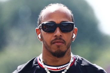 Legende Hamilton verrät, dass er aus der Formel 1 aussteigen könnte – obwohl er gerade einen neuen Zweijahresvertrag unterzeichnet hat