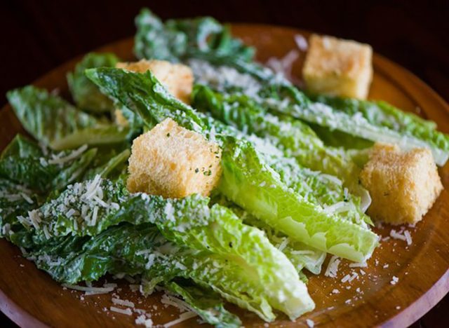 Caesar-Salat im Double Eagle Steakhouse von Del Frisco