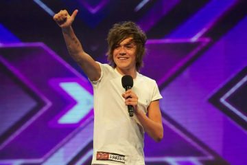 X-Factor-„Wildkind“ Frankie Cocozza ist nicht wiederzuerkennen, als er oben ohne am Strand läuft