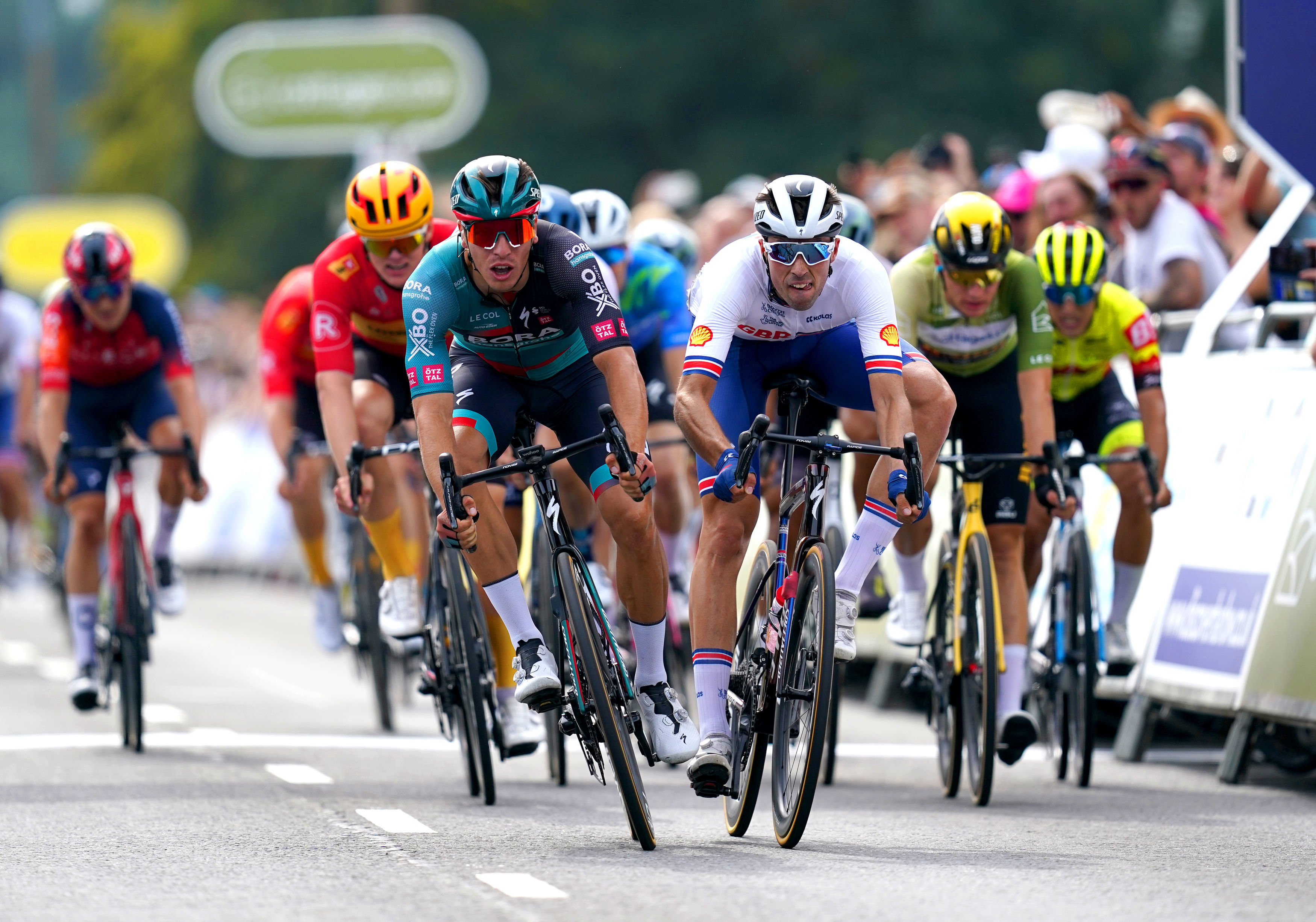 Danny Van Poppel, Mitte-Links, gewann die sechste Etappe der Tour of Britain