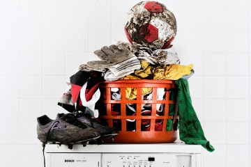 Vier einfache Tricks, um häufige Wäscheflecken zu entfernen, wenn Kinder wieder zur Schule gehen