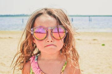 Die „stillen“ Symptome von Dehydration und Hitzschlag, die Sie bei Ihrem Kind möglicherweise übersehen