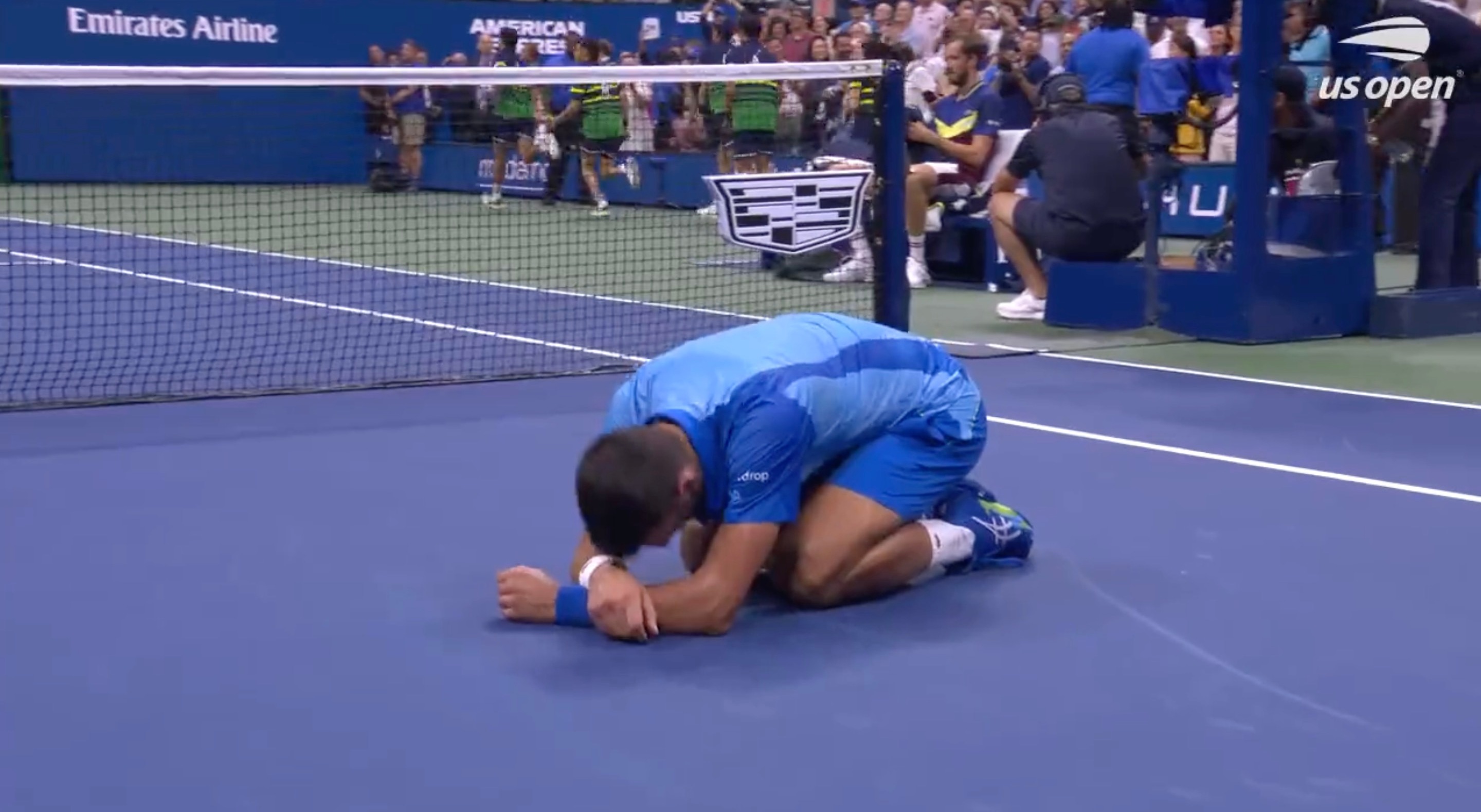 Djokovic fiel nach seinem Triumph im Arthur Ashe Stadium zu Boden und brach in Tränen aus